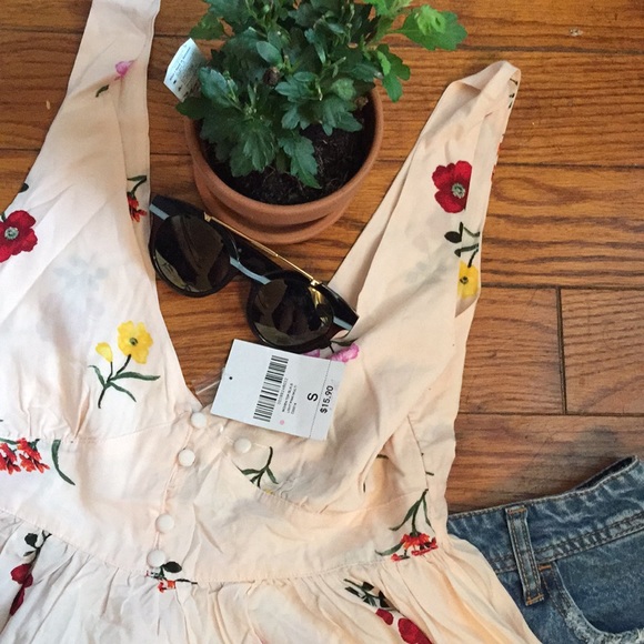 Pink floral blouse new with tags - Picture 2 of 2